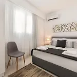 Island Hills Apartment *
